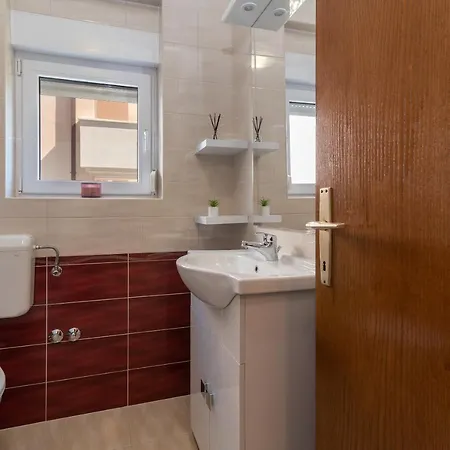 Appartement Bikaca 1 *