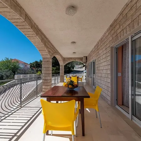 Appartement Bikaca 1 *